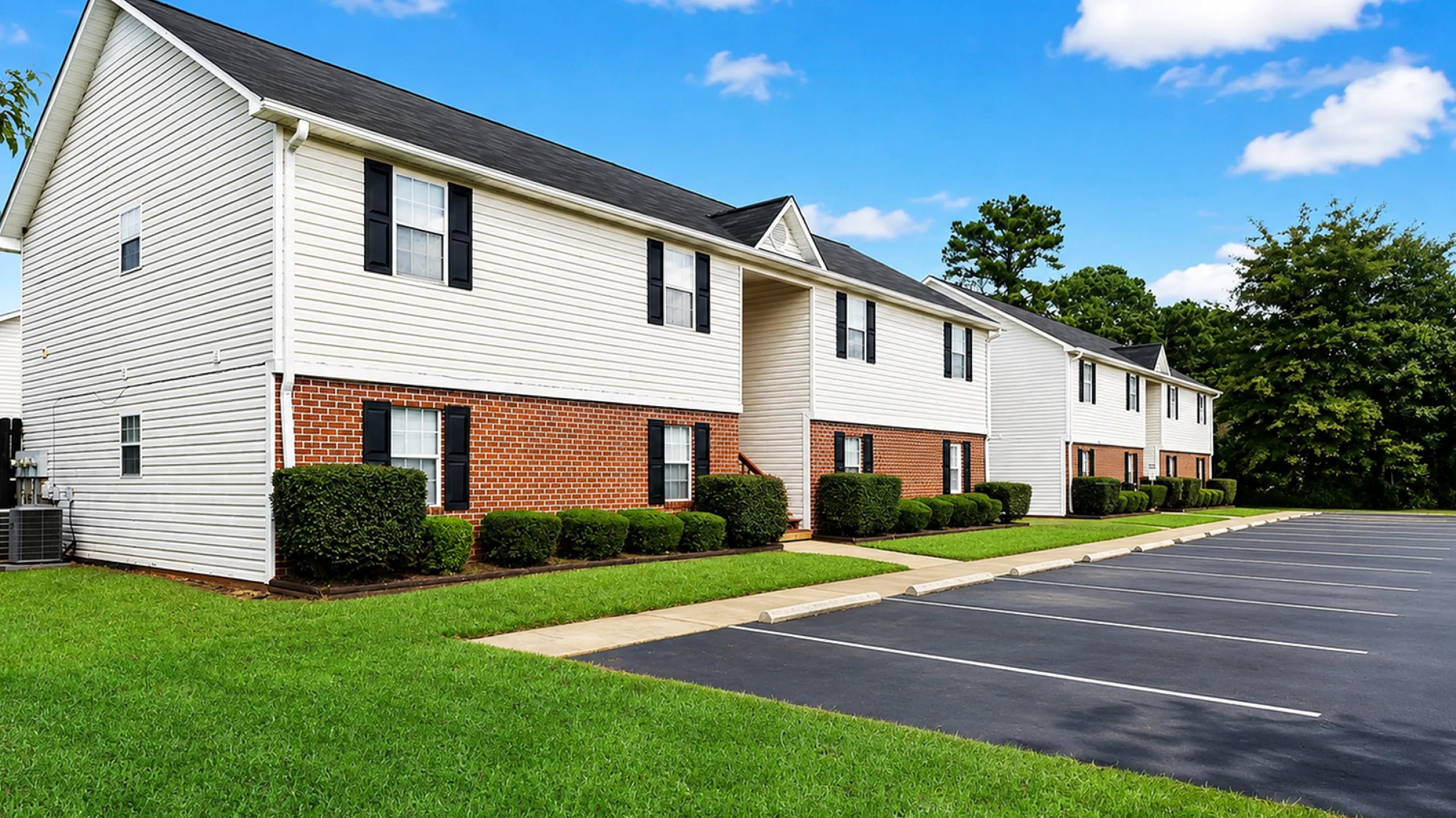 exterior view at Bremen Oaks Apartments